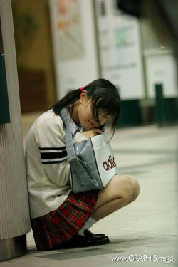 久久听战歌